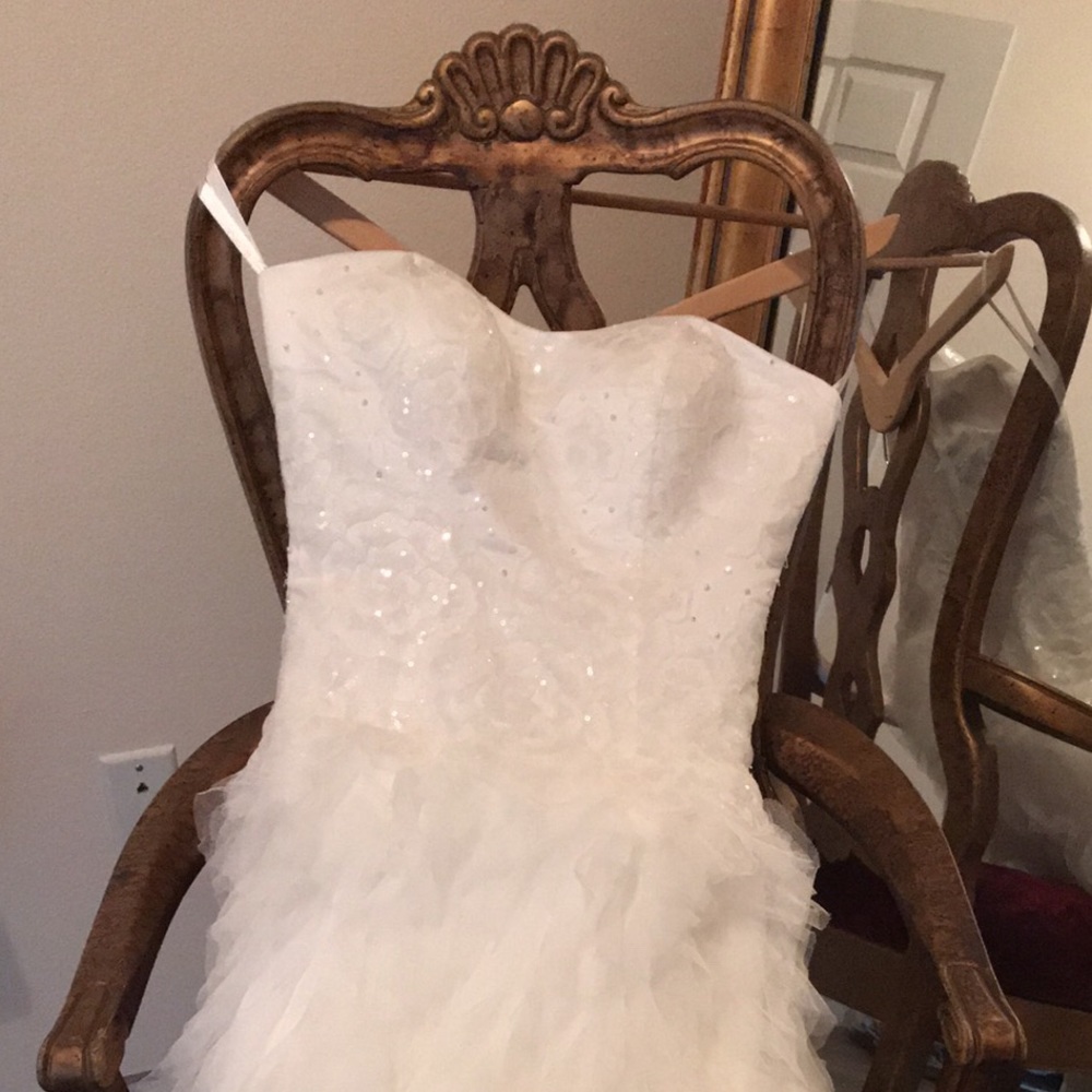 Galina Signature Wedding Dress 👰🏻 - Picture 3 of 5